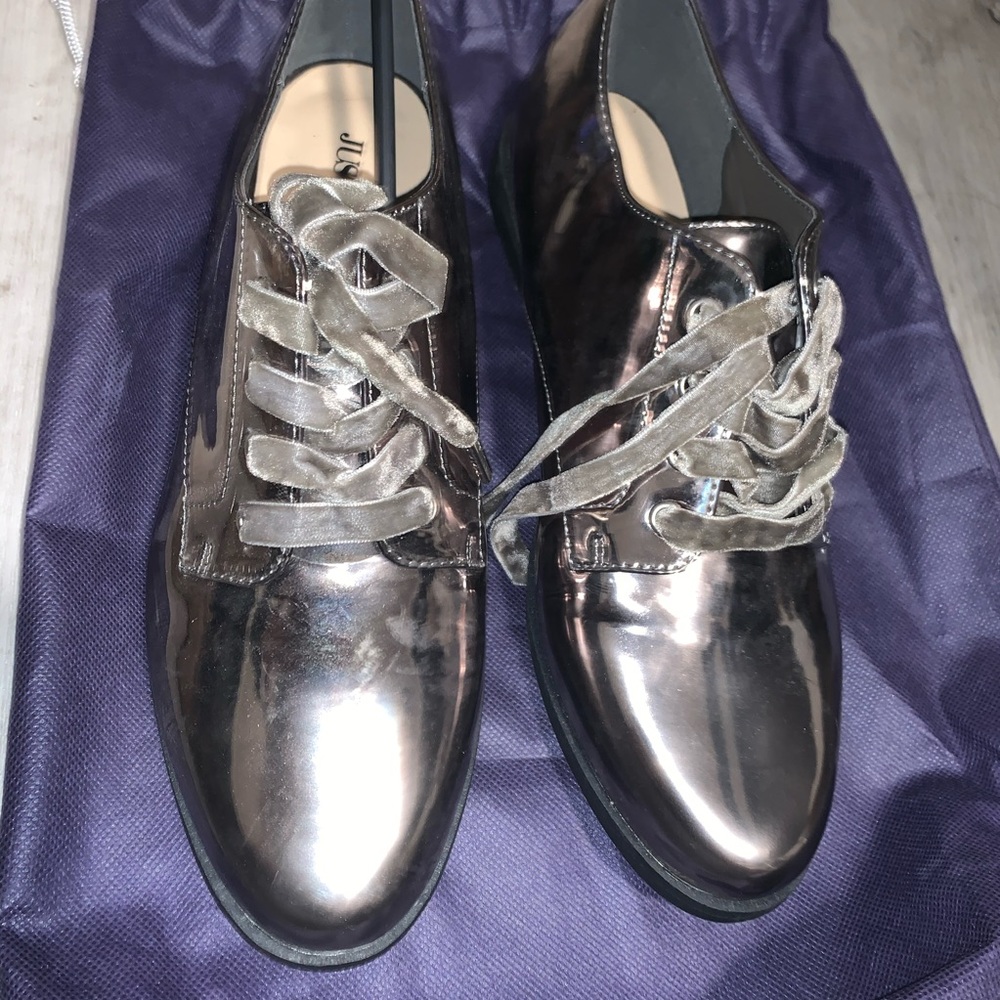 JustFab lace up metallic silver flats 9.5 new